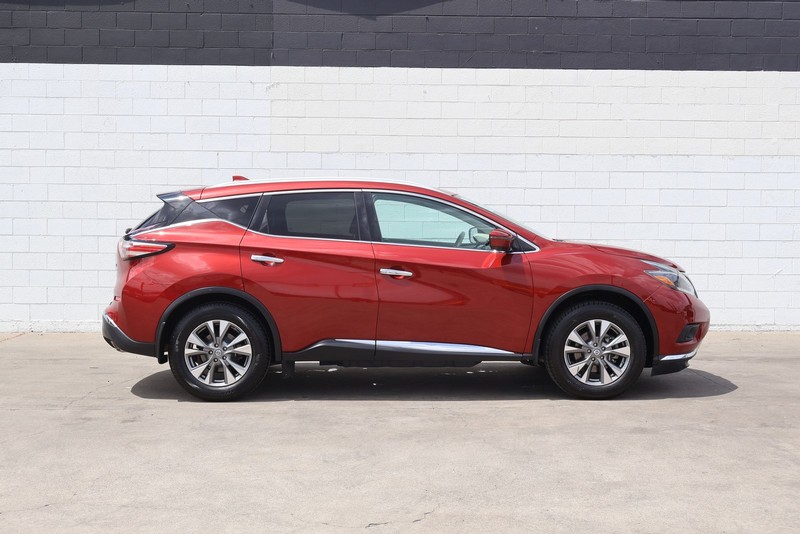Nissan Murano Vehicle Full-screen Gallery Image 04