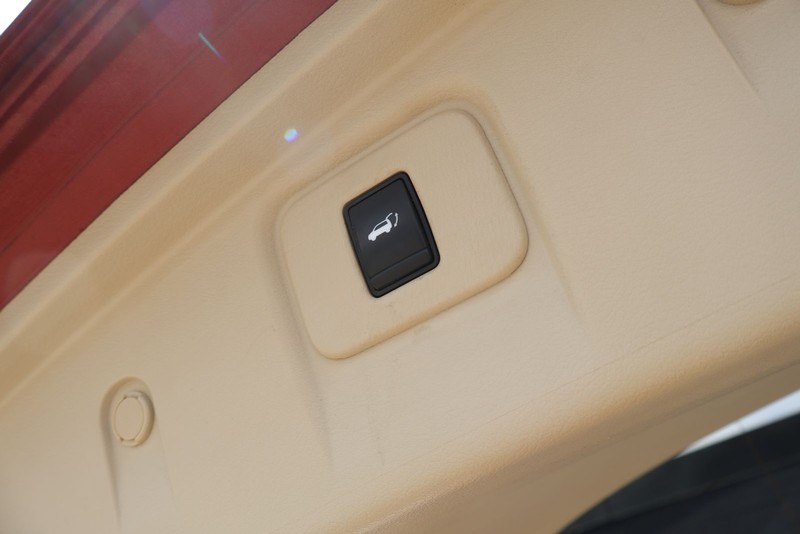 Nissan Murano Vehicle Full-screen Gallery Image 09