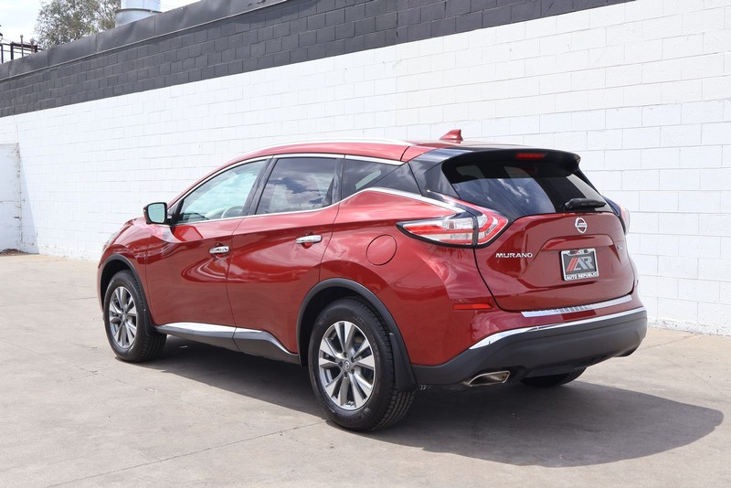 Nissan Murano Vehicle Full-screen Gallery Image 10