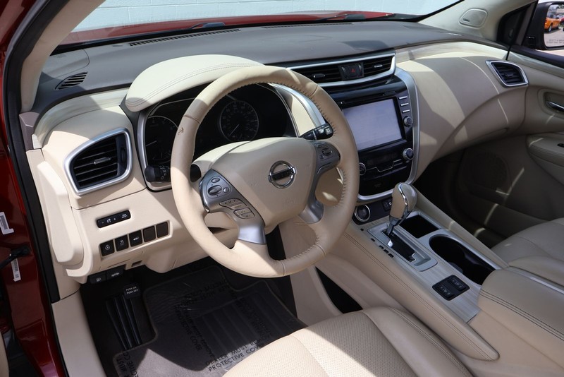 Nissan Murano Vehicle Full-screen Gallery Image 16