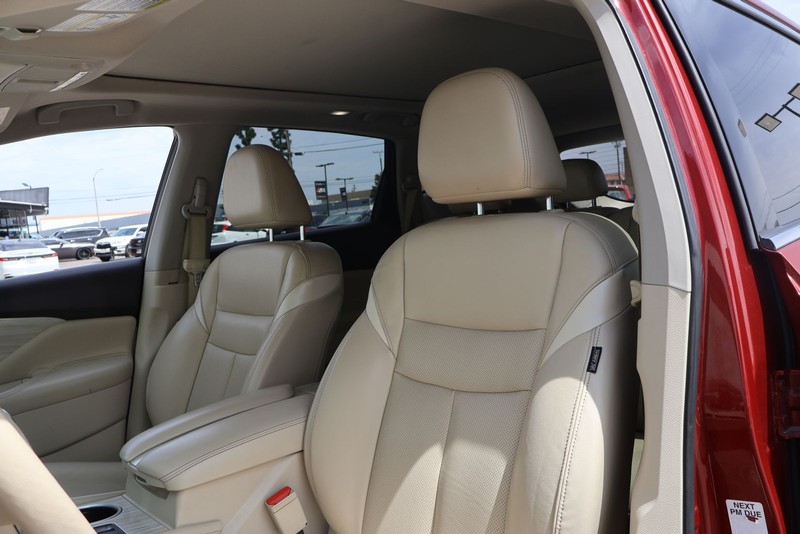 Nissan Murano Vehicle Full-screen Gallery Image 17