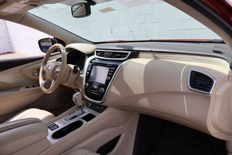 Nissan Murano Vehicle Full-screen Gallery Image 19