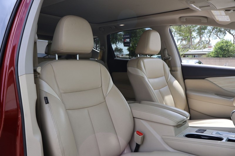 Nissan Murano Vehicle Full-screen Gallery Image 20
