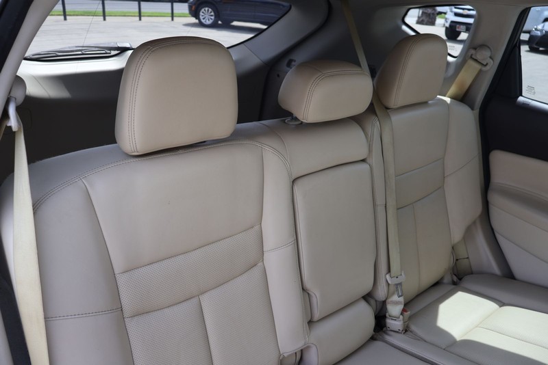 Nissan Murano Vehicle Full-screen Gallery Image 21