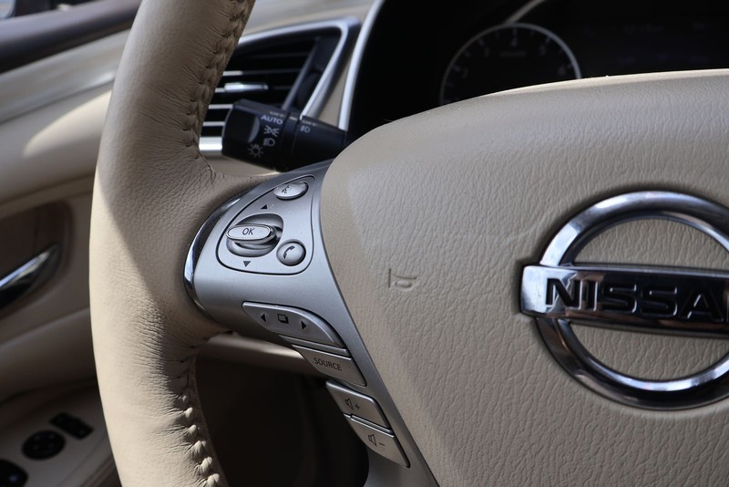 Nissan Murano Vehicle Full-screen Gallery Image 25