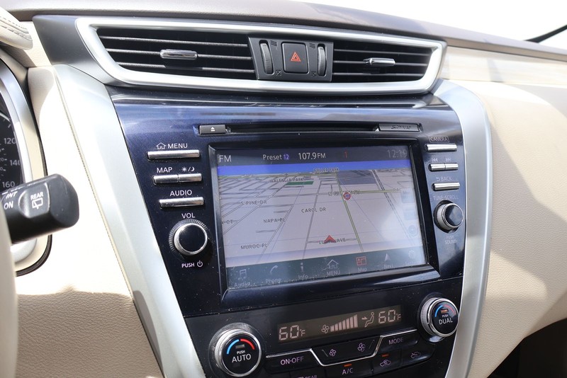 Nissan Murano Vehicle Full-screen Gallery Image 28
