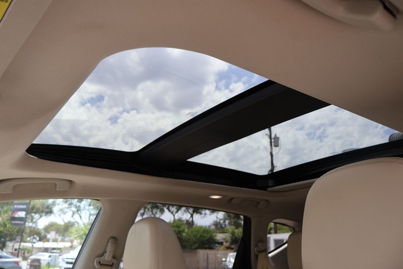 Nissan Murano Vehicle Full-screen Gallery Image 30