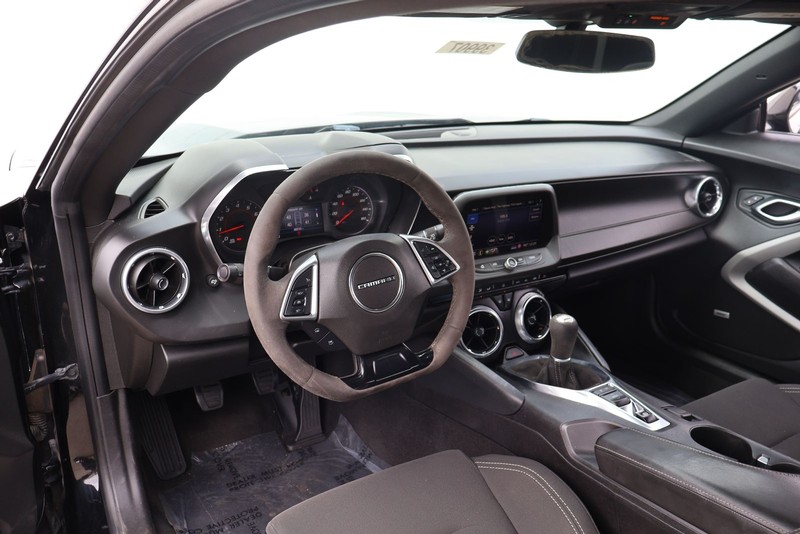 Chevrolet Camaro Vehicle Full-screen Gallery Image 15