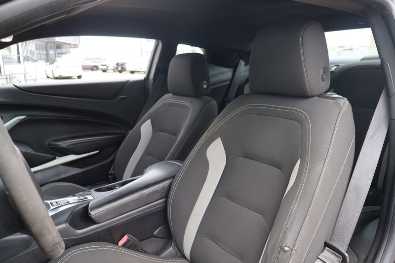 Chevrolet Camaro Vehicle Full-screen Gallery Image 16