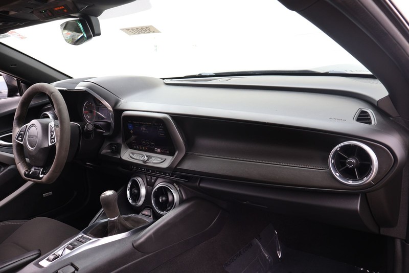 Chevrolet Camaro Vehicle Full-screen Gallery Image 18