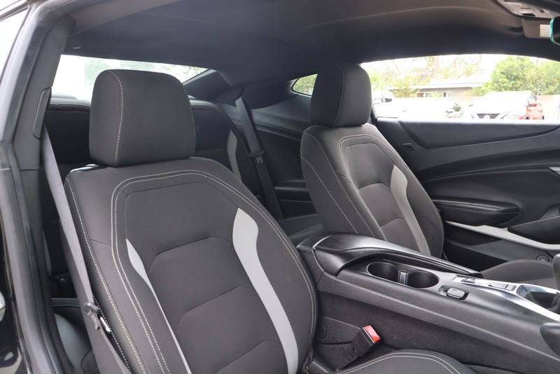Chevrolet Camaro Vehicle Full-screen Gallery Image 19