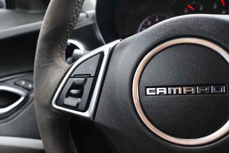 Chevrolet Camaro Vehicle Full-screen Gallery Image 24