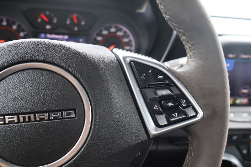 Chevrolet Camaro Vehicle Full-screen Gallery Image 25