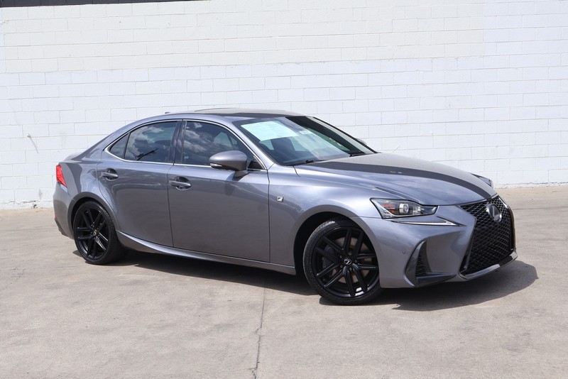 Lexus IS 300 Vehicle Full-screen Gallery Image 01