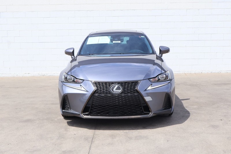 Lexus IS 300 Vehicle Full-screen Gallery Image 02