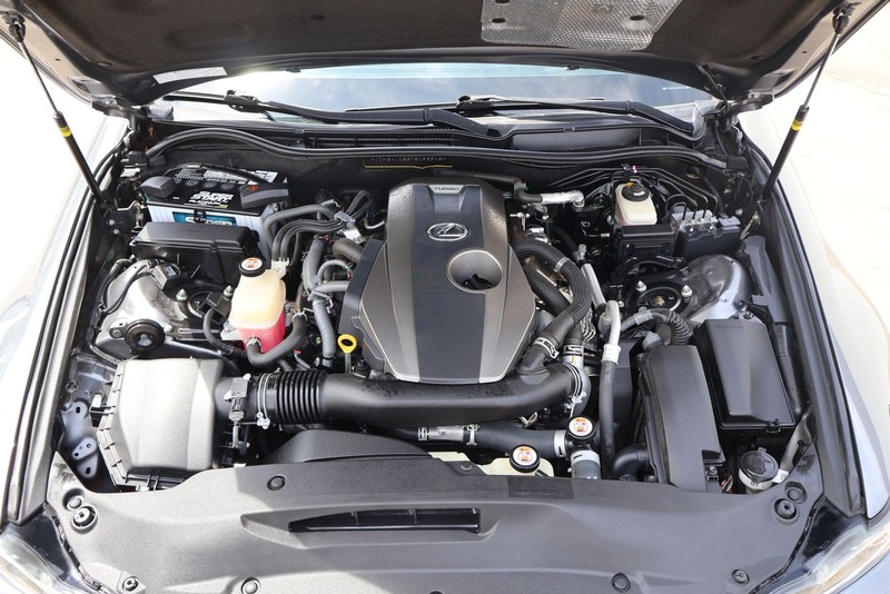 Lexus IS 300 Vehicle Full-screen Gallery Image 12