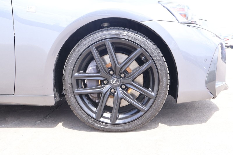 Lexus IS 300 Vehicle Full-screen Gallery Image 13