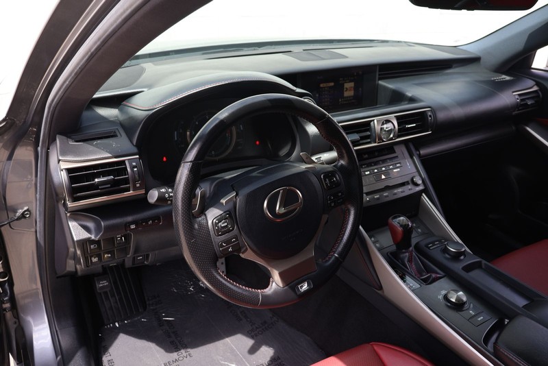 Lexus IS 300 Vehicle Full-screen Gallery Image 15