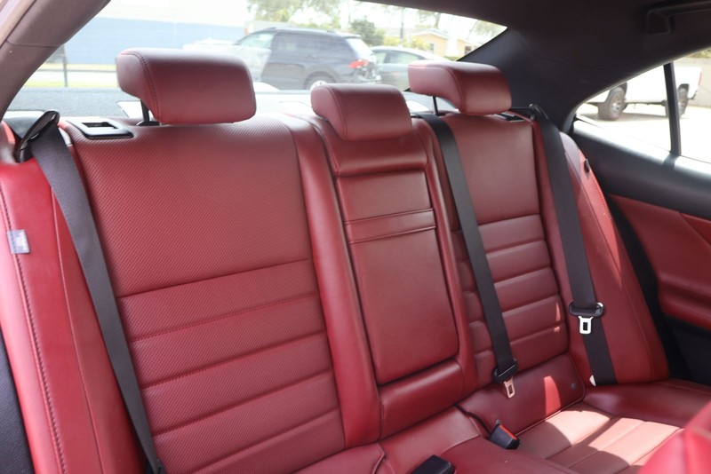 Lexus IS 300 Vehicle Full-screen Gallery Image 20