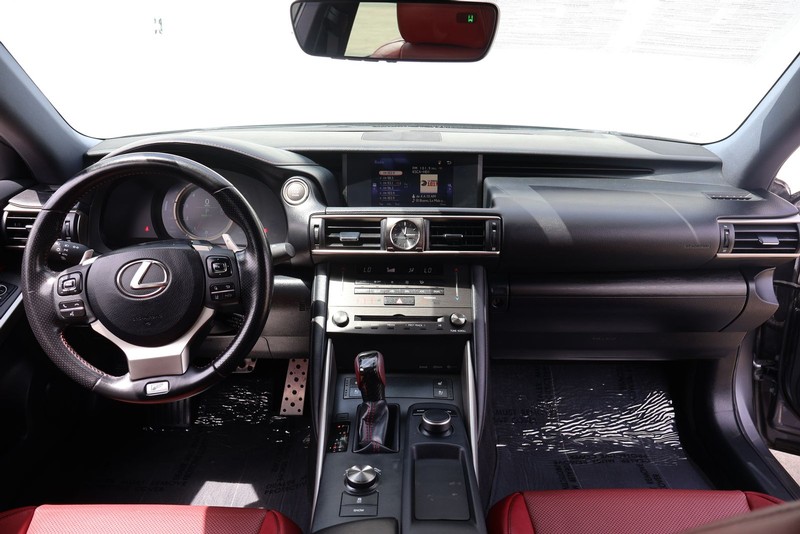 Lexus IS 300 Vehicle Full-screen Gallery Image 21