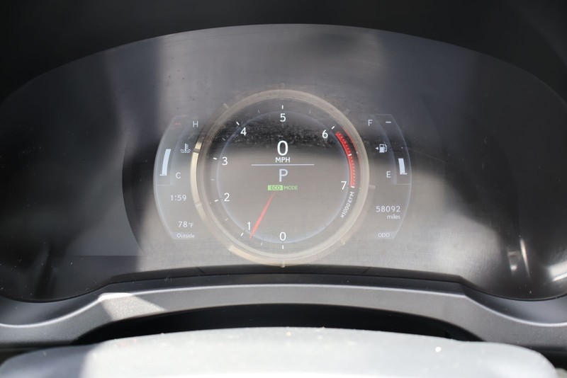 Lexus IS 300 Vehicle Full-screen Gallery Image 22