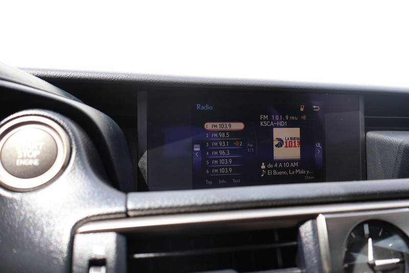 Lexus IS 300 Vehicle Full-screen Gallery Image 27