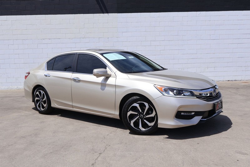 Honda Accord Sedan Vehicle Full-screen Gallery Image 01