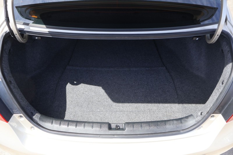 Honda Accord Sedan Vehicle Full-screen Gallery Image 08