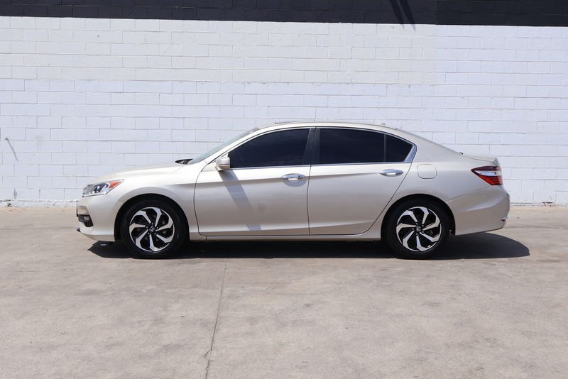 Honda Accord Sedan Vehicle Full-screen Gallery Image 10