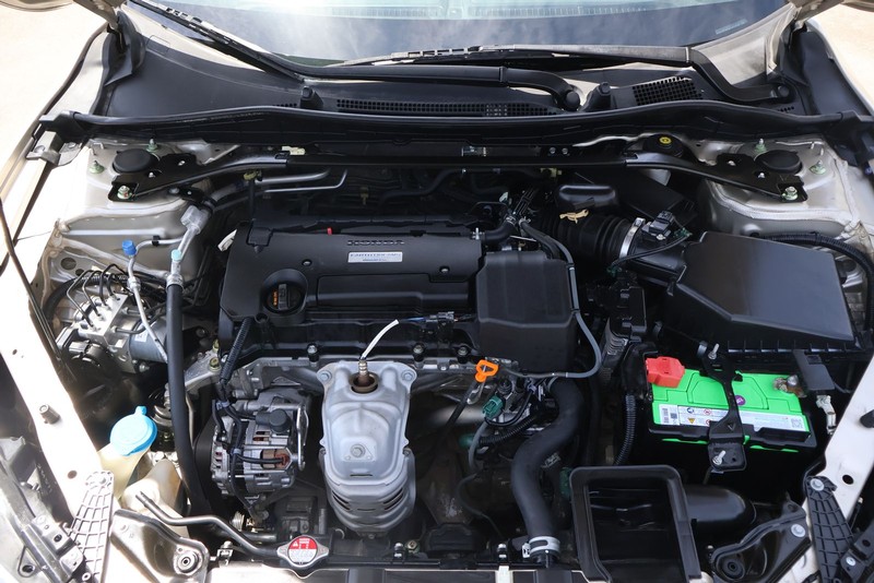 Honda Accord Sedan Vehicle Full-screen Gallery Image 12