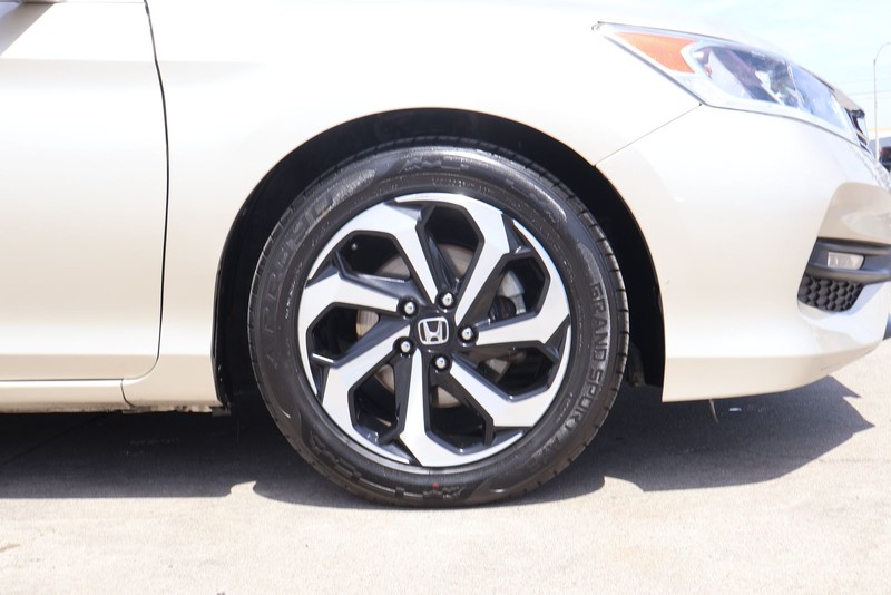 Honda Accord Sedan Vehicle Full-screen Gallery Image 13