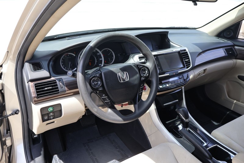 Honda Accord Sedan Vehicle Full-screen Gallery Image 15