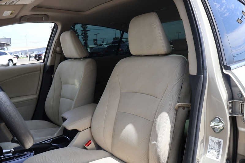 Honda Accord Sedan Vehicle Full-screen Gallery Image 16