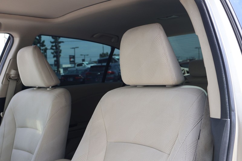 Honda Accord Sedan Vehicle Full-screen Gallery Image 17