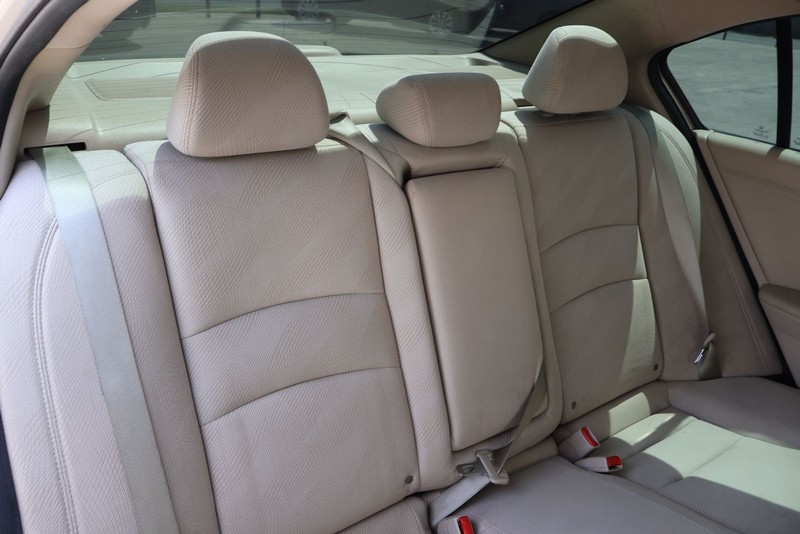Honda Accord Sedan Vehicle Full-screen Gallery Image 20