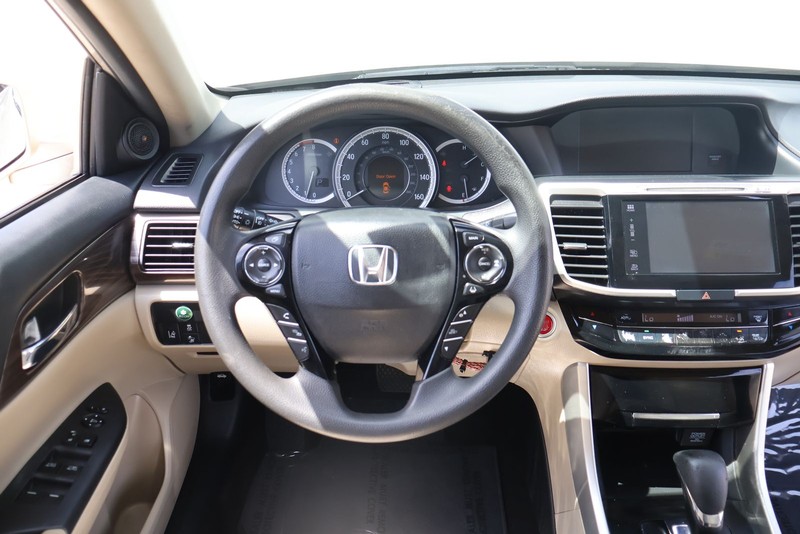 Honda Accord Sedan Vehicle Full-screen Gallery Image 23