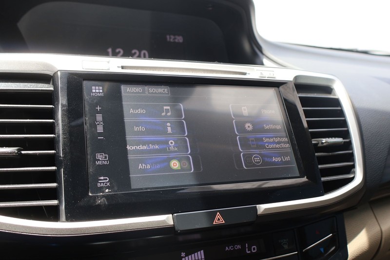 Honda Accord Sedan Vehicle Full-screen Gallery Image 27