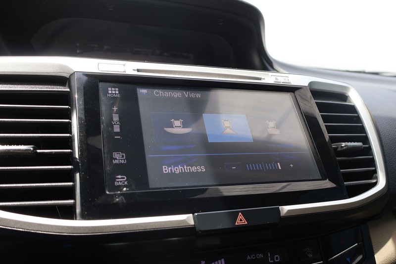 Honda Accord Sedan Vehicle Full-screen Gallery Image 28