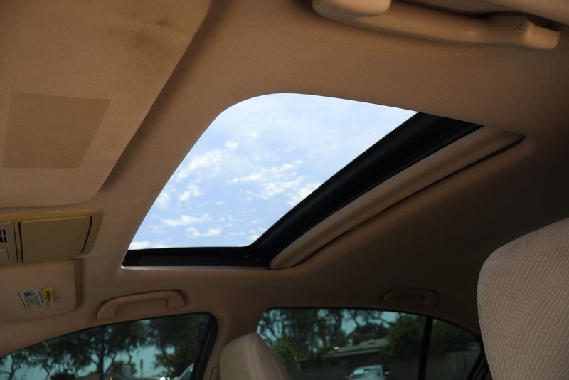 Honda Accord Sedan Vehicle Full-screen Gallery Image 30