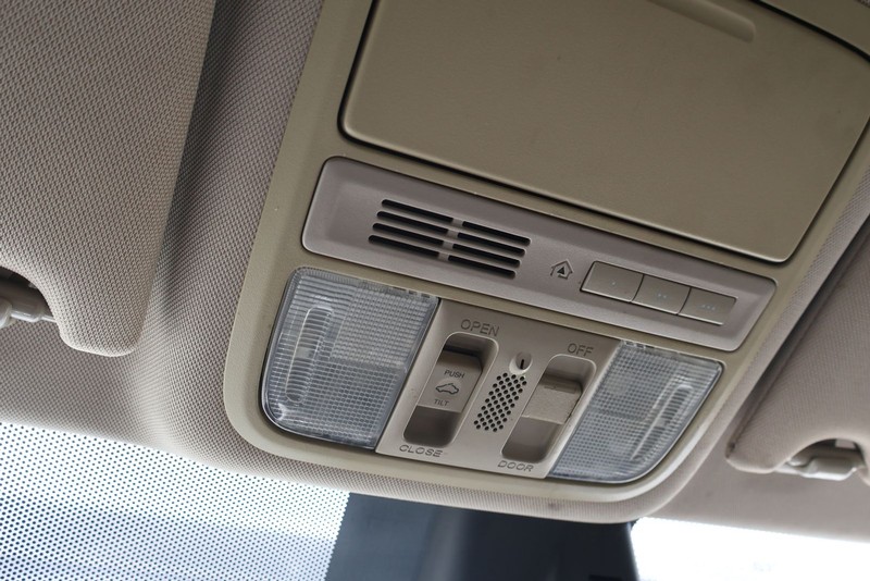 Honda Accord Sedan Vehicle Full-screen Gallery Image 31