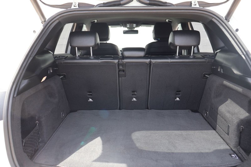 Mercedes-Benz GLA 250 Vehicle Full-screen Gallery Image 08