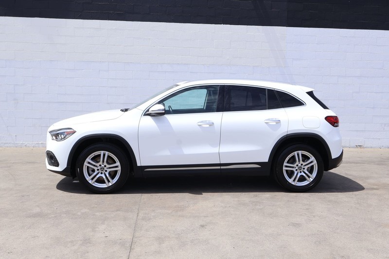 Mercedes-Benz GLA 250 Vehicle Full-screen Gallery Image 11