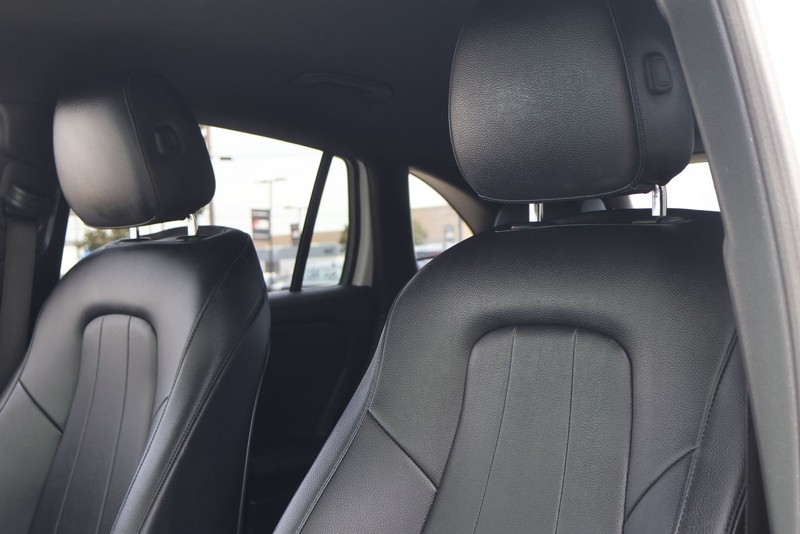 Mercedes-Benz GLA 250 Vehicle Full-screen Gallery Image 19