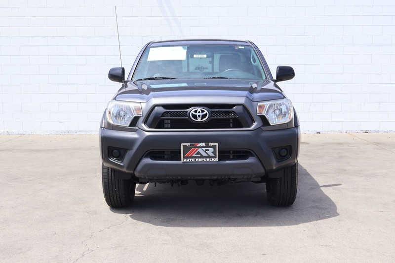 Toyota Tacoma Vehicle Full-screen Gallery Image 02