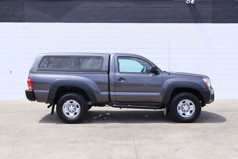 Toyota Tacoma Vehicle Full-screen Gallery Image 04