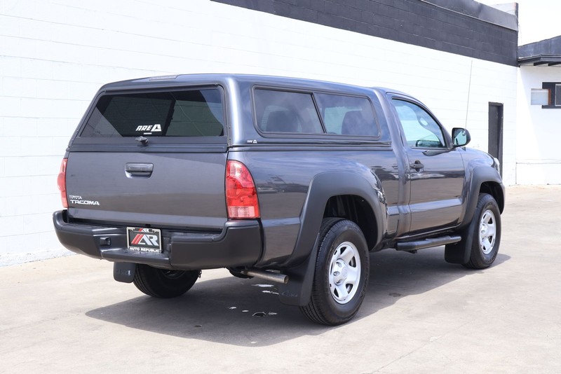 Toyota Tacoma Vehicle Full-screen Gallery Image 05