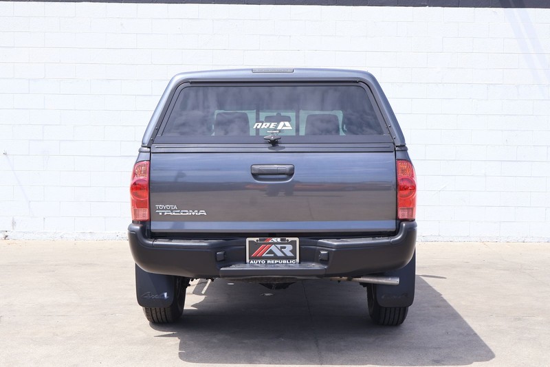 Toyota Tacoma Vehicle Full-screen Gallery Image 06
