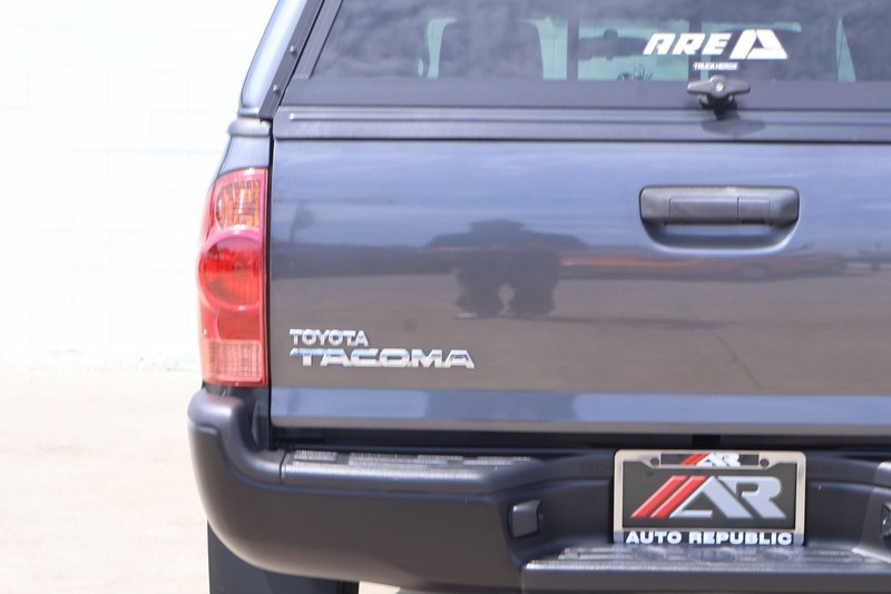 Toyota Tacoma Vehicle Full-screen Gallery Image 07