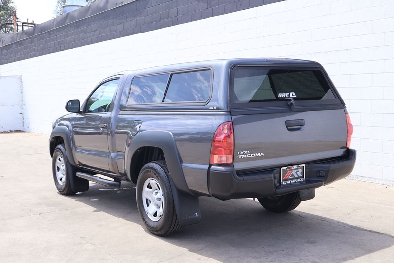 Toyota Tacoma Vehicle Full-screen Gallery Image 09