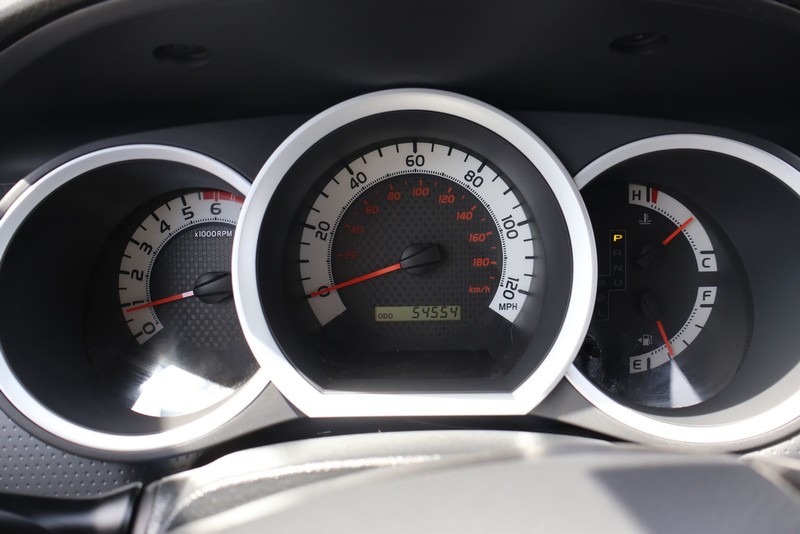 Toyota Tacoma Vehicle Full-screen Gallery Image 19